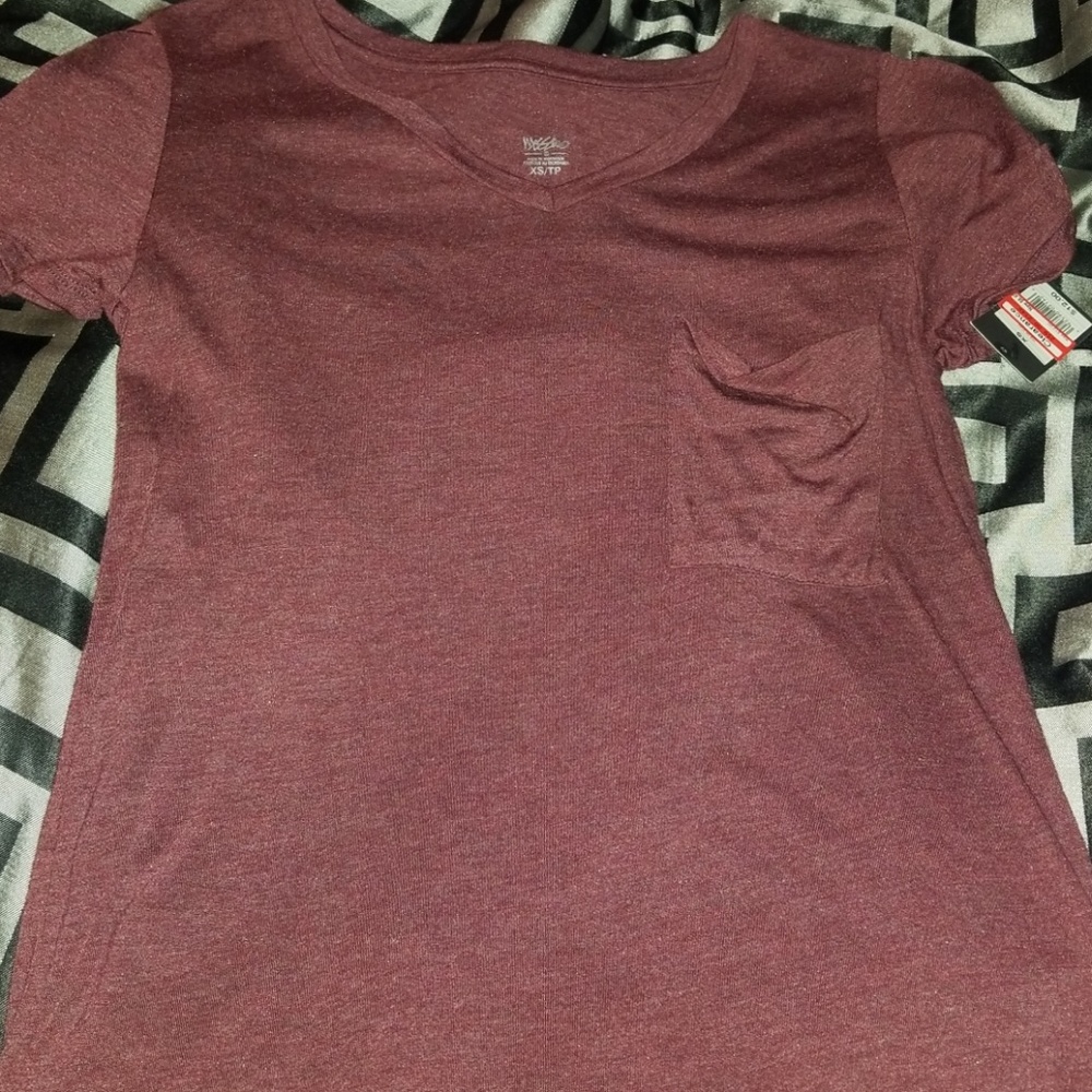 Juniors raisin color tee